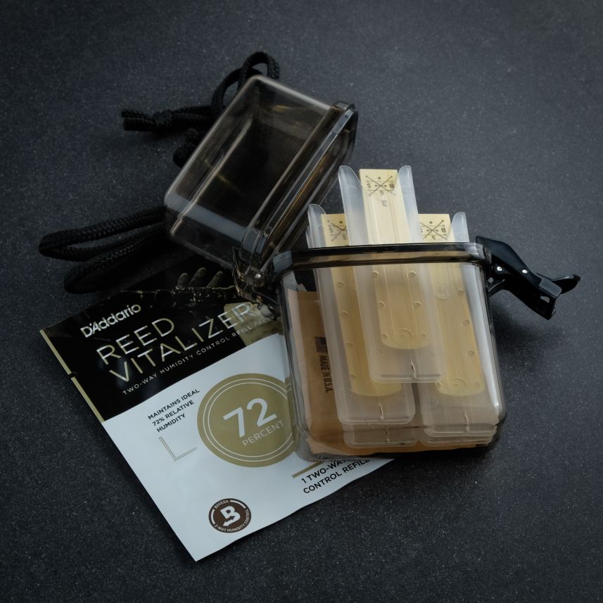 Humidity controlled reed storage case